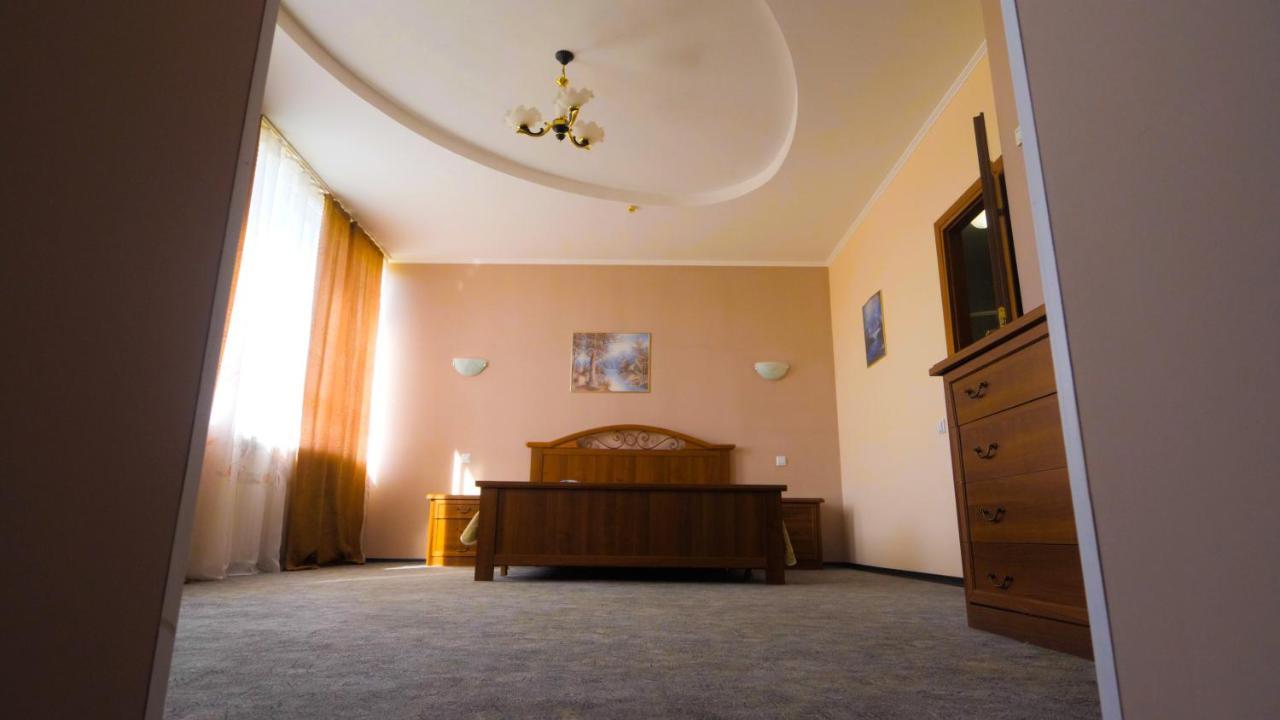 Pectoral On Khortytsia Hotel Zaporizhia Eksteriør billede